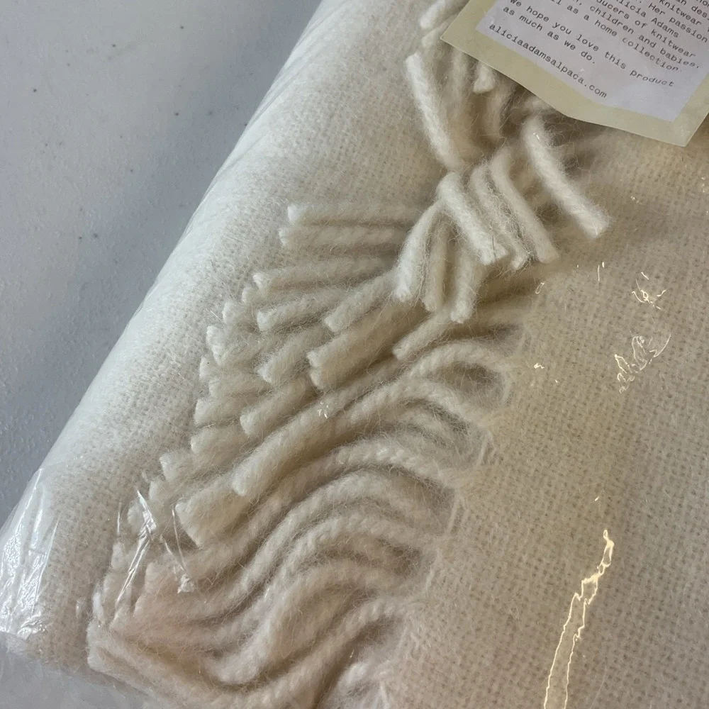 NEW Alicia Adams Alpaca Throw‎ Color Ivory 51